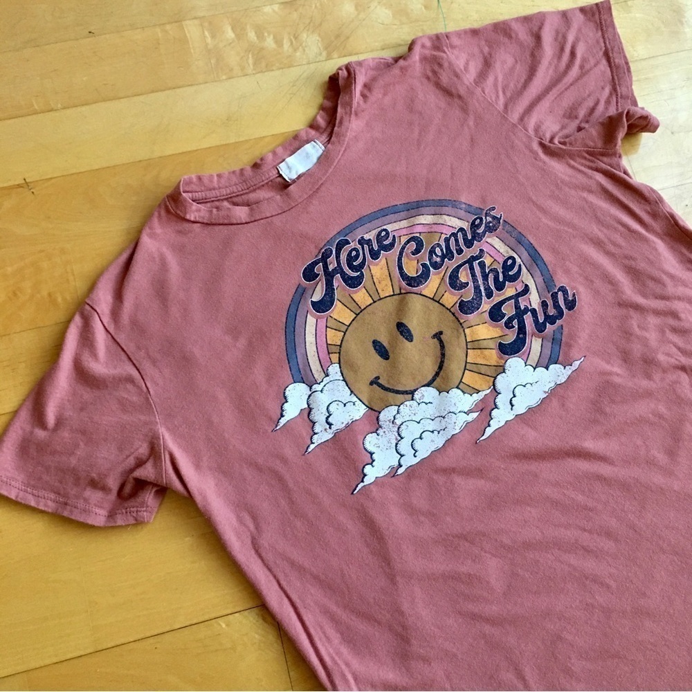 Altar’d state “Here Comes the Fun” Smiley Face Tee, Rust, Size M